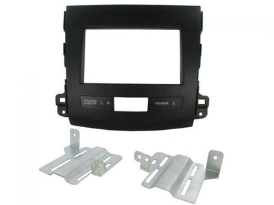 Connects2 CT23MT01 Misubishi Outlander 2007> Double Din Fascia Adaptor Kit