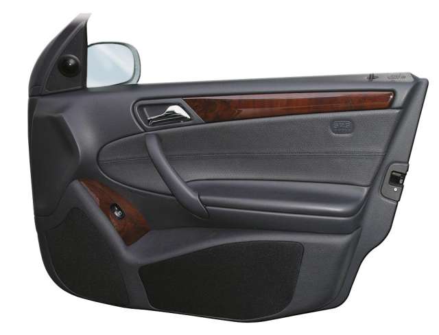 Jehnert Mercedes C-Class (W203) Custom Speaker Door Build